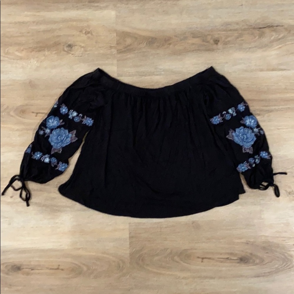 black off the shoulder American Eagle flowery top